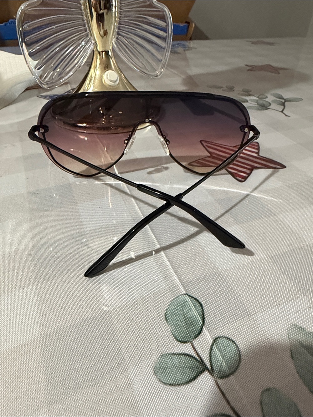 Diff Eyewear Black Frame with Brown Gradient Lenses Sunglasses - Picture 3 of 3